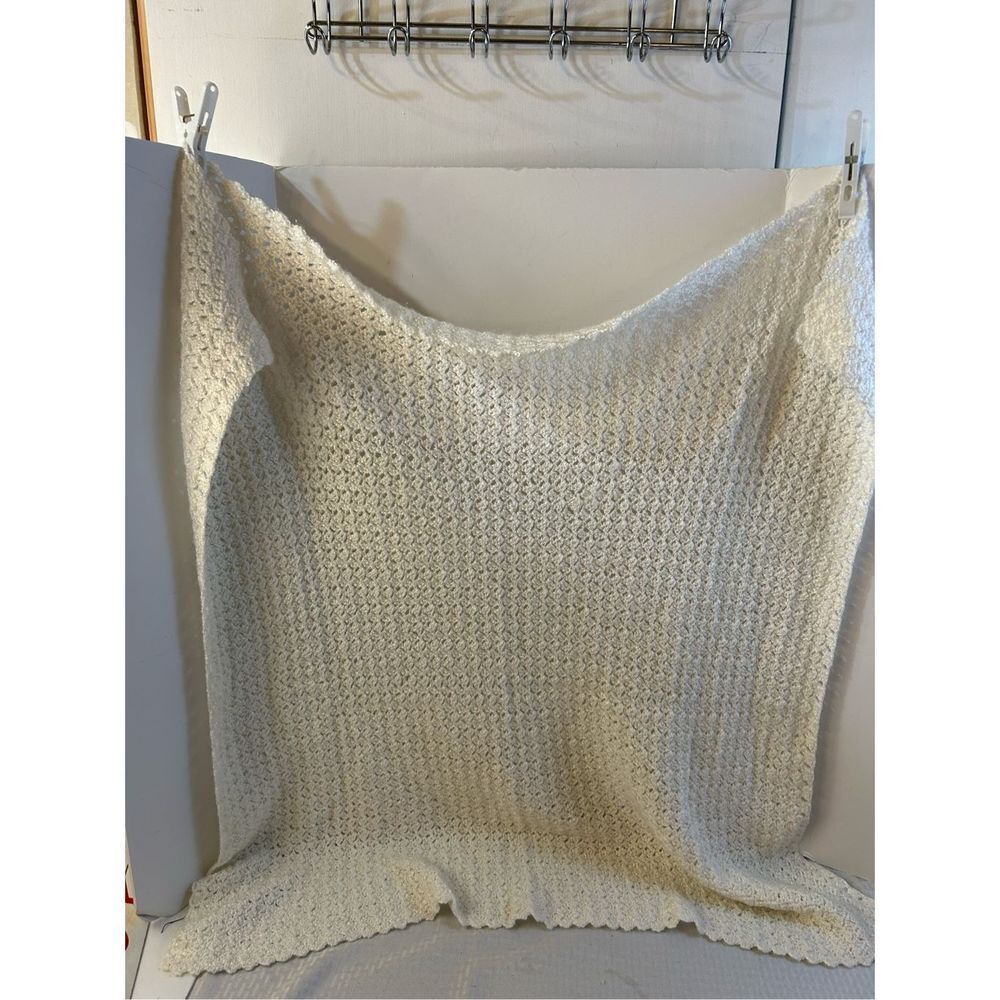 Crochet knit baby blanket‎ cream color 39x36”